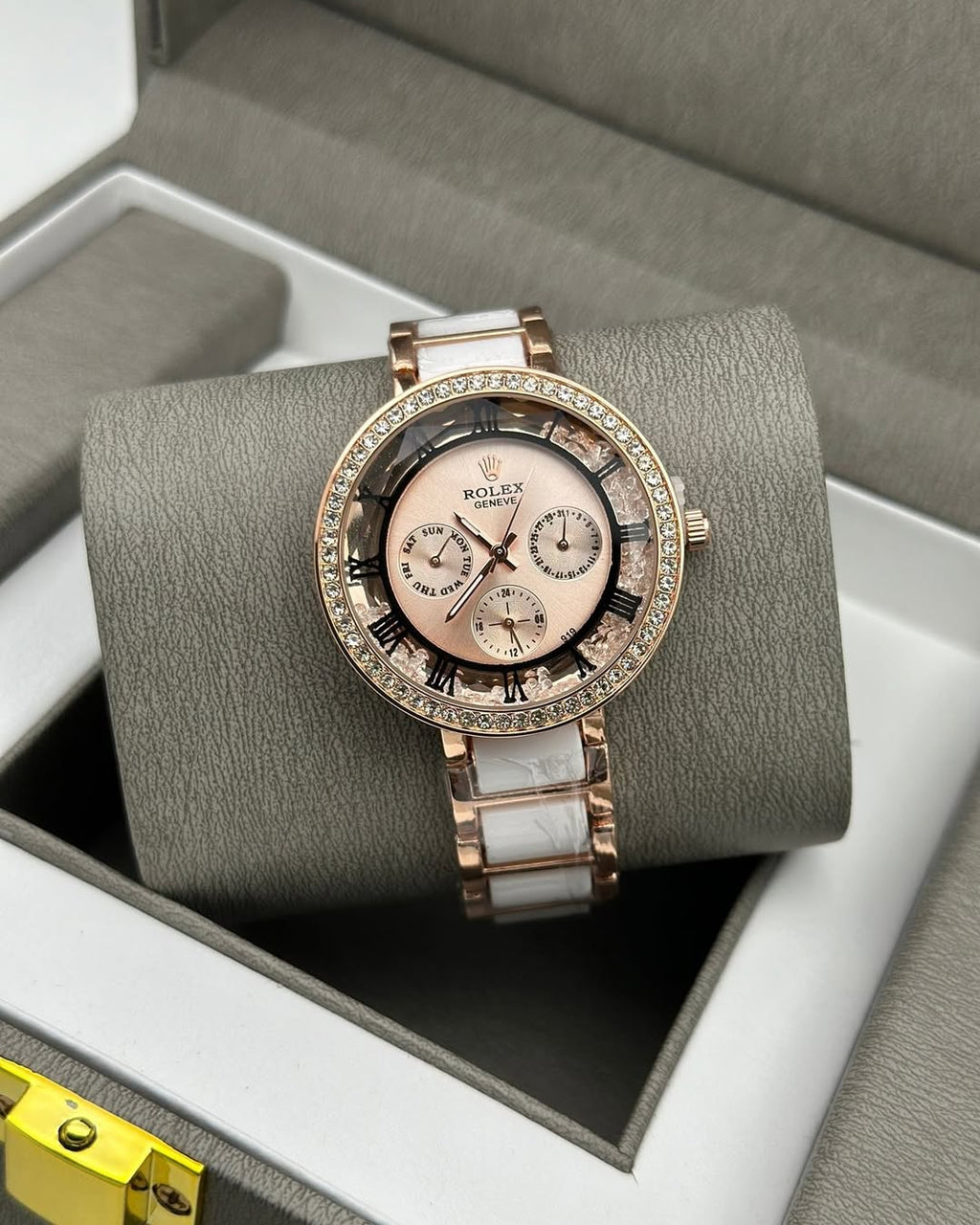 Luxury Rose Gold Ladies Watch with Crystal Bezel & Elegant Metal Bracelet